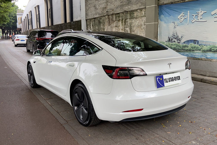 Tesla Model 3 590KM